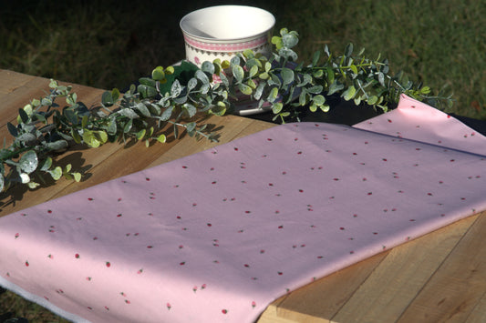 Riley Blake - To Grandmother's House Bit of Berries Pink 1 Yard Cut